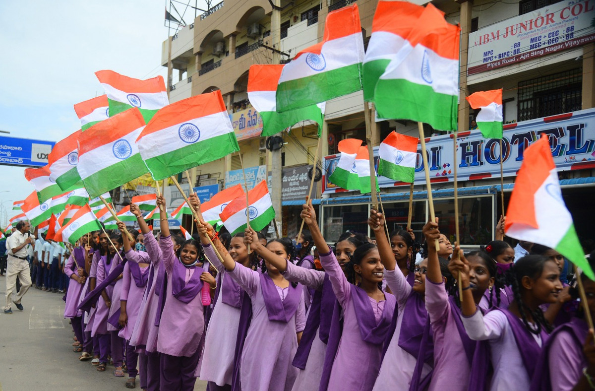 Vijayawada: School Students Rally With 400 Foot Long National Flag - Sakshi7