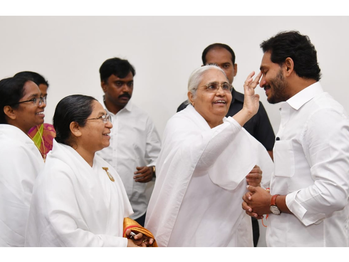 Women Leaders tie Rakhi to AP CM YS Jagan on Raksha Bandhan Photo Gallery - Sakshi8