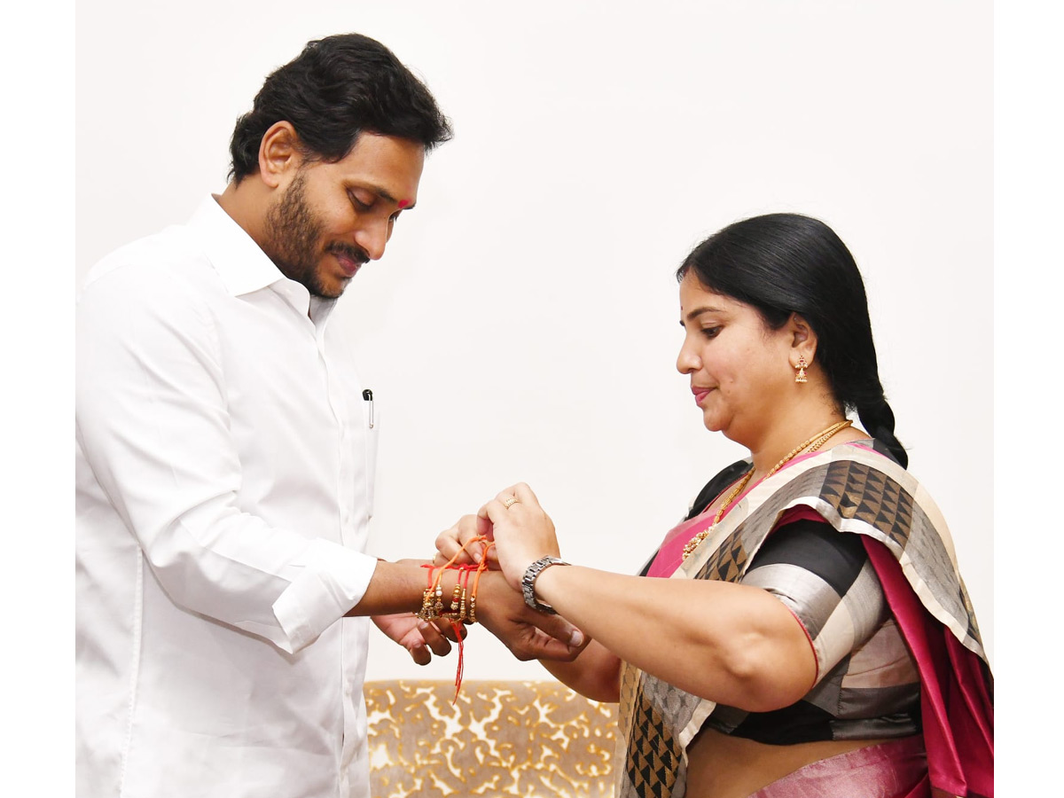 Women Leaders tie Rakhi to AP CM YS Jagan on Raksha Bandhan Photo Gallery - Sakshi3