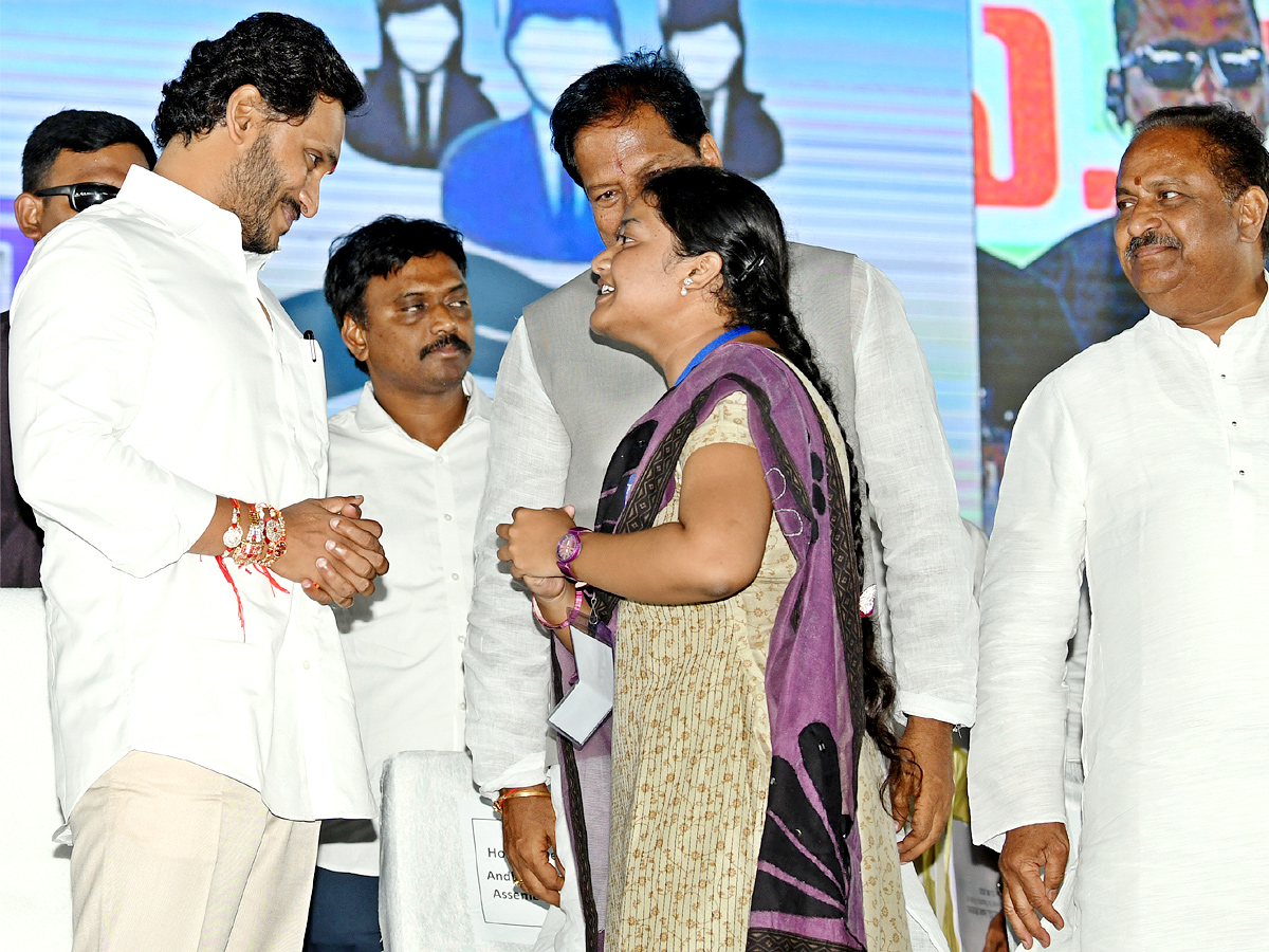 CM Jagan Disburses Jagananna Vidya Deevena Funds - Sakshi10