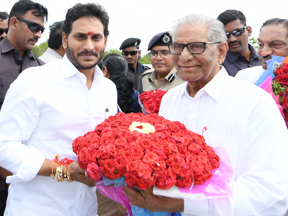 CM Jagan Disburses Jagananna Vidya Deevena Funds - Sakshi25