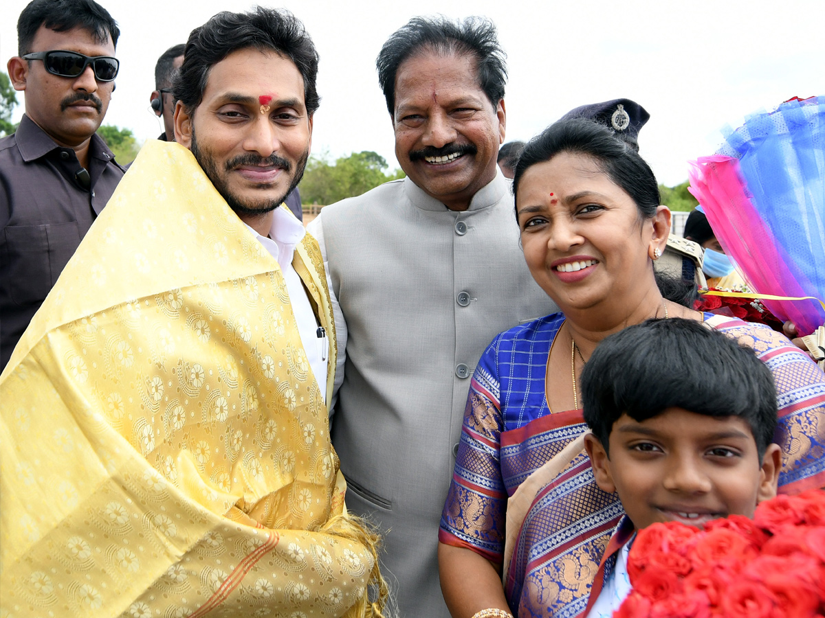 CM Jagan Disburses Jagananna Vidya Deevena Funds - Sakshi26