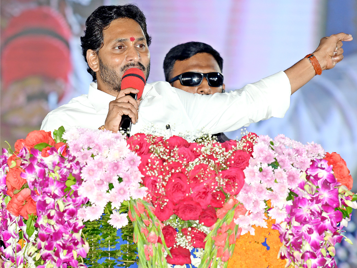 CM Jagan Disburses Jagananna Vidya Deevena Funds - Sakshi7