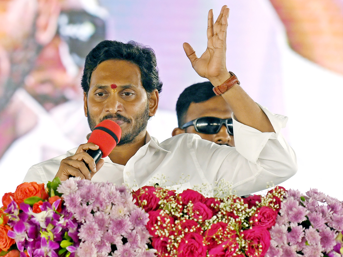 CM Jagan Disburses Jagananna Vidya Deevena Funds - Sakshi8