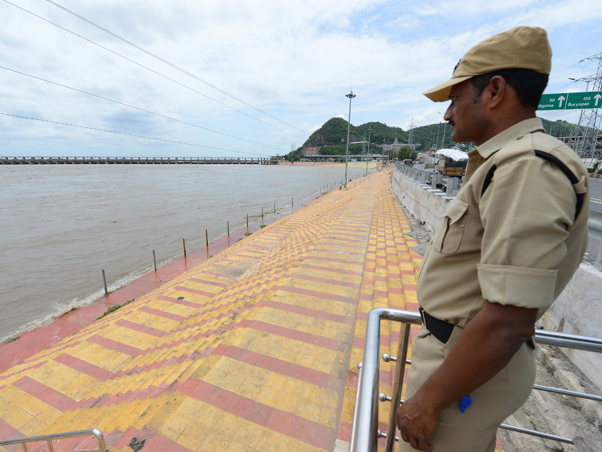 Heavy Flood Inflow to Krishna River Photo Gallery - Sakshi3