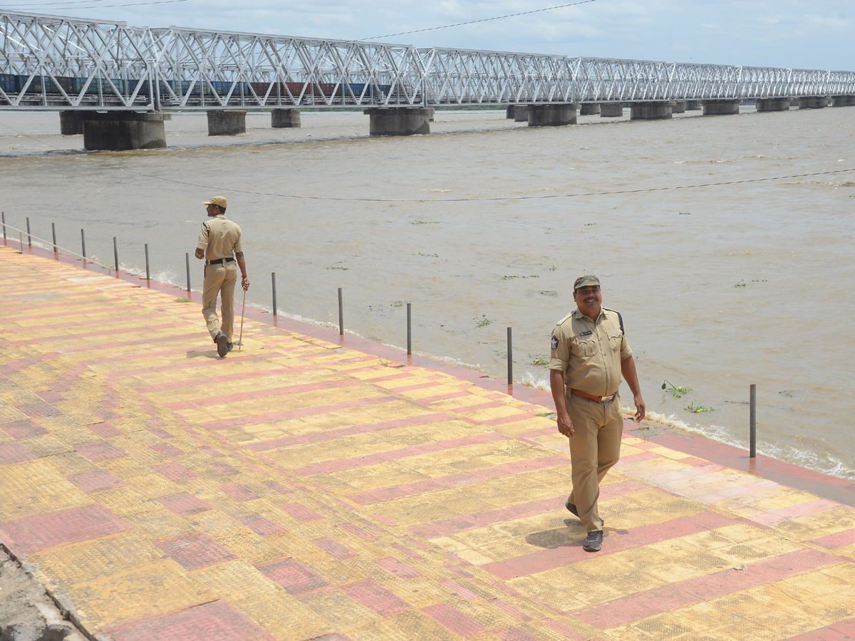 Heavy Flood Inflow to Krishna River Photo Gallery - Sakshi4