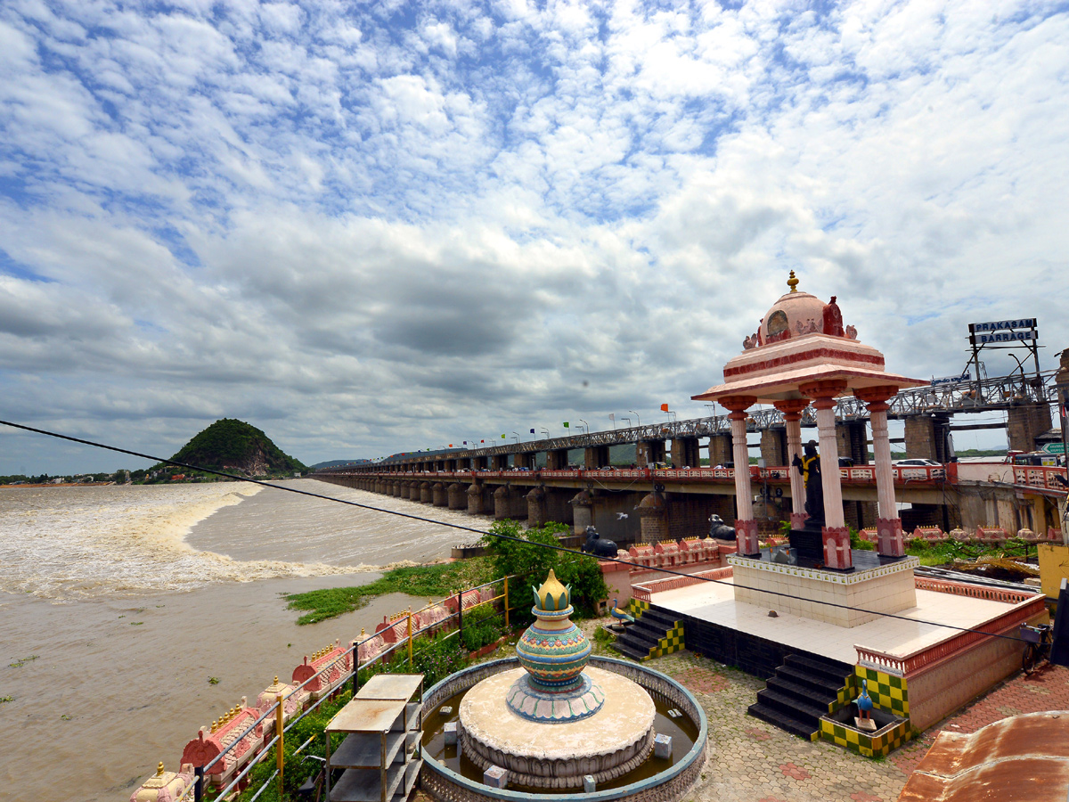 Heavy Flood Inflow to Krishna River Photo Gallery - Sakshi7