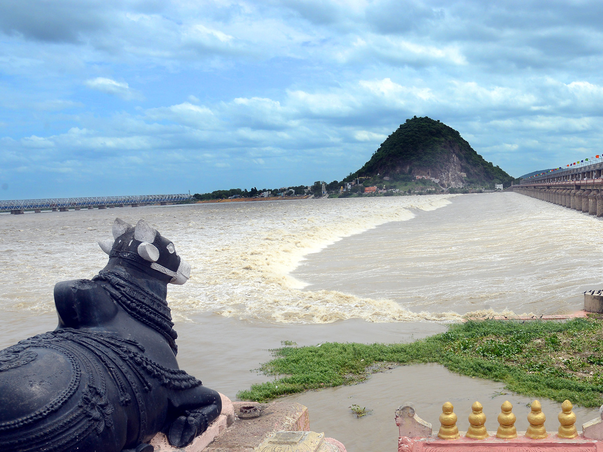 Heavy Flood Inflow to Krishna River Photo Gallery - Sakshi9