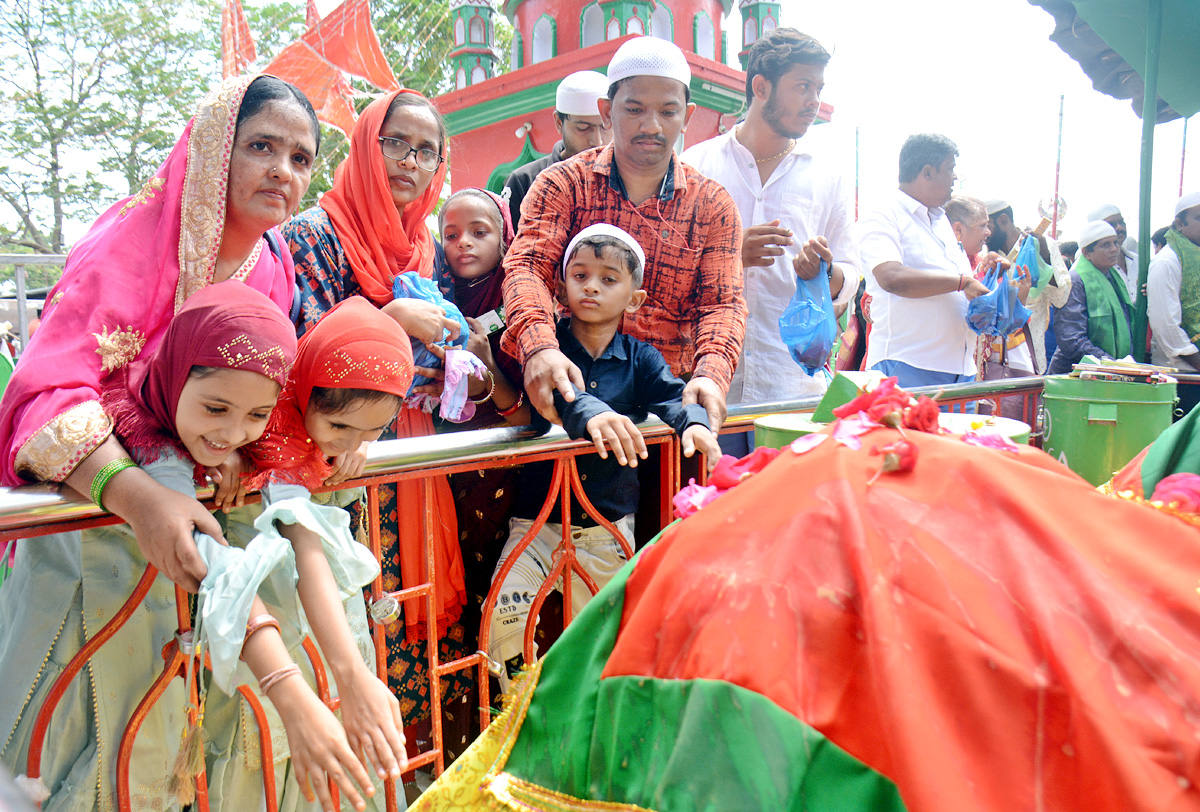 Roti Festival Celebrations Barashahid Dargah At Nellore  - Sakshi3