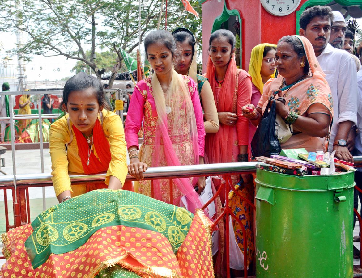 Roti Festival Celebrations Barashahid Dargah At Nellore  - Sakshi4