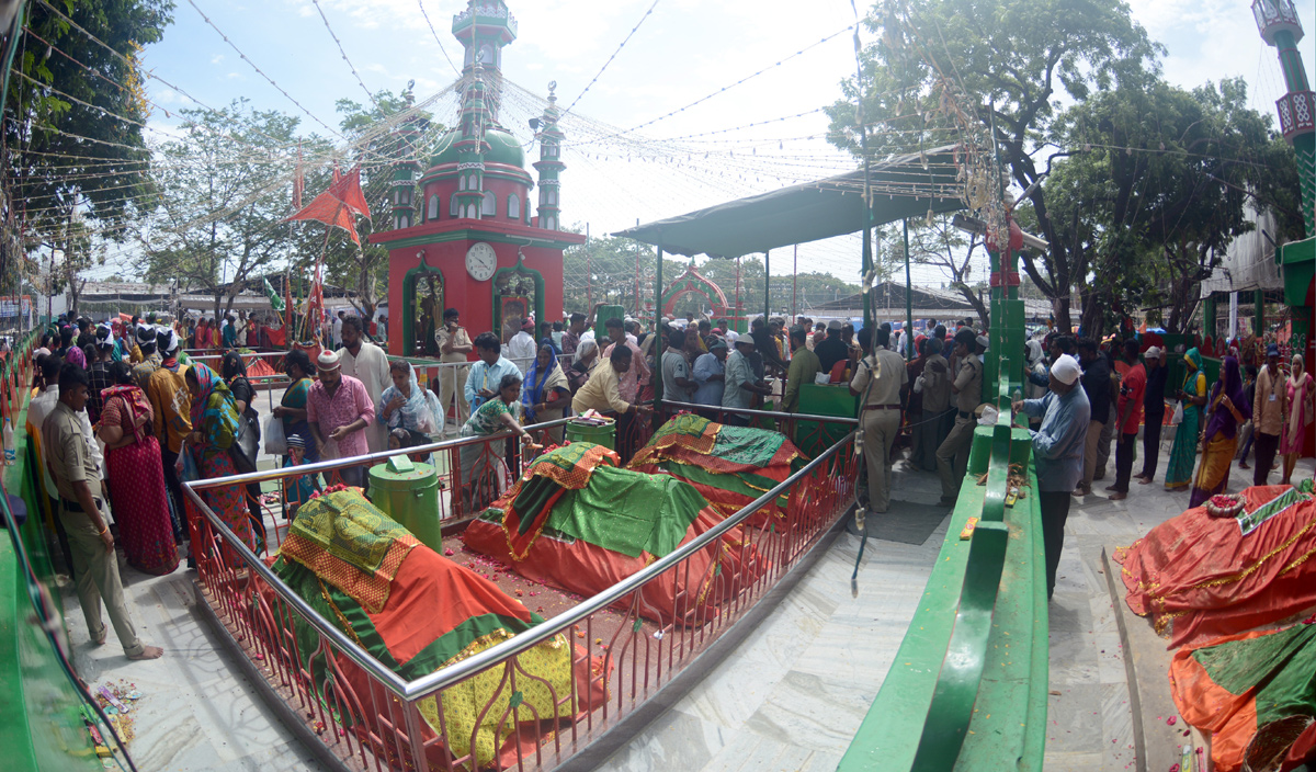 Roti Festival Celebrations Barashahid Dargah At Nellore  - Sakshi5