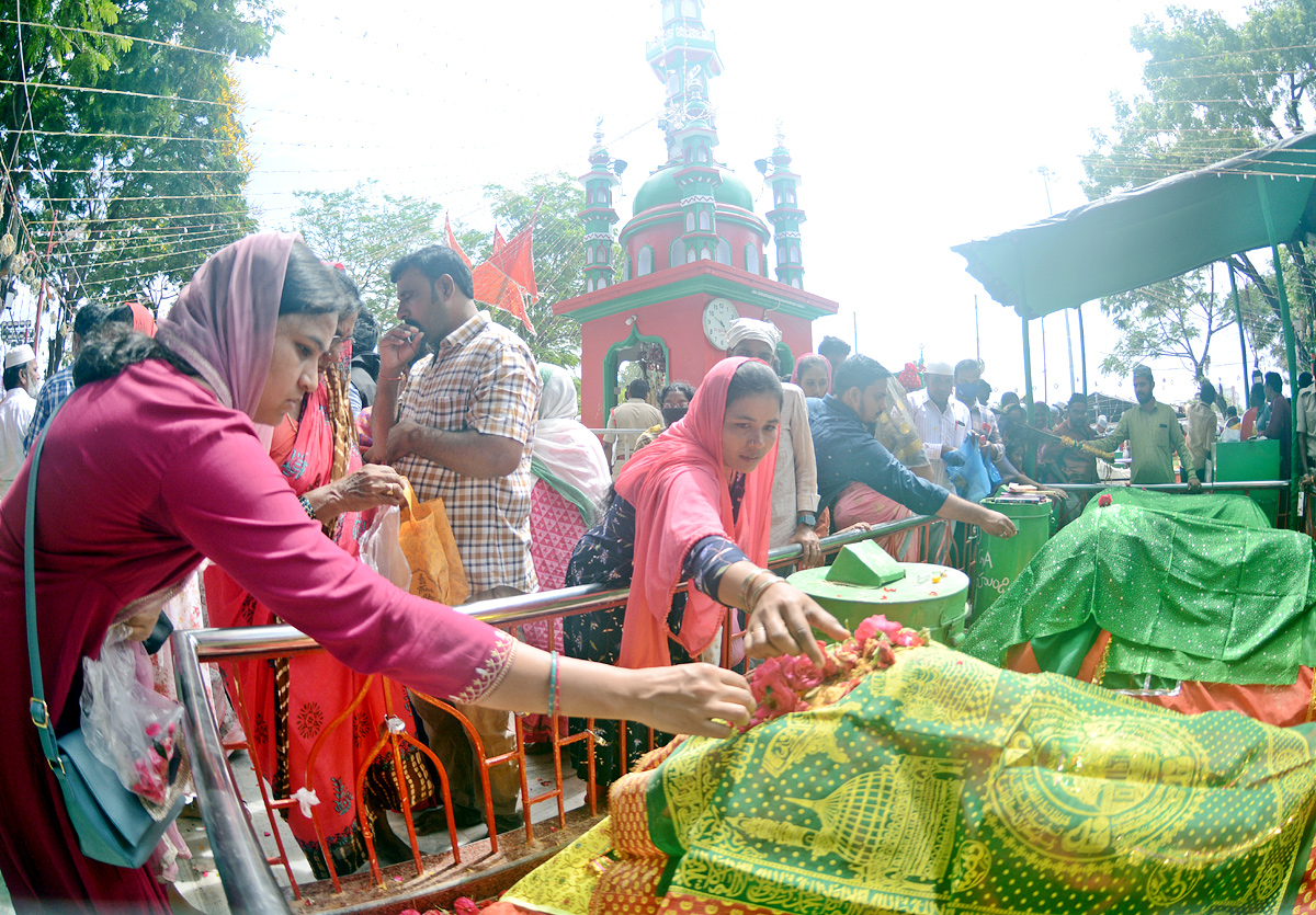 Roti Festival Celebrations Barashahid Dargah At Nellore  - Sakshi6