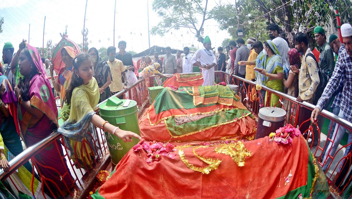 Roti Festival Celebrations Barashahid Dargah At Nellore  - Sakshi7