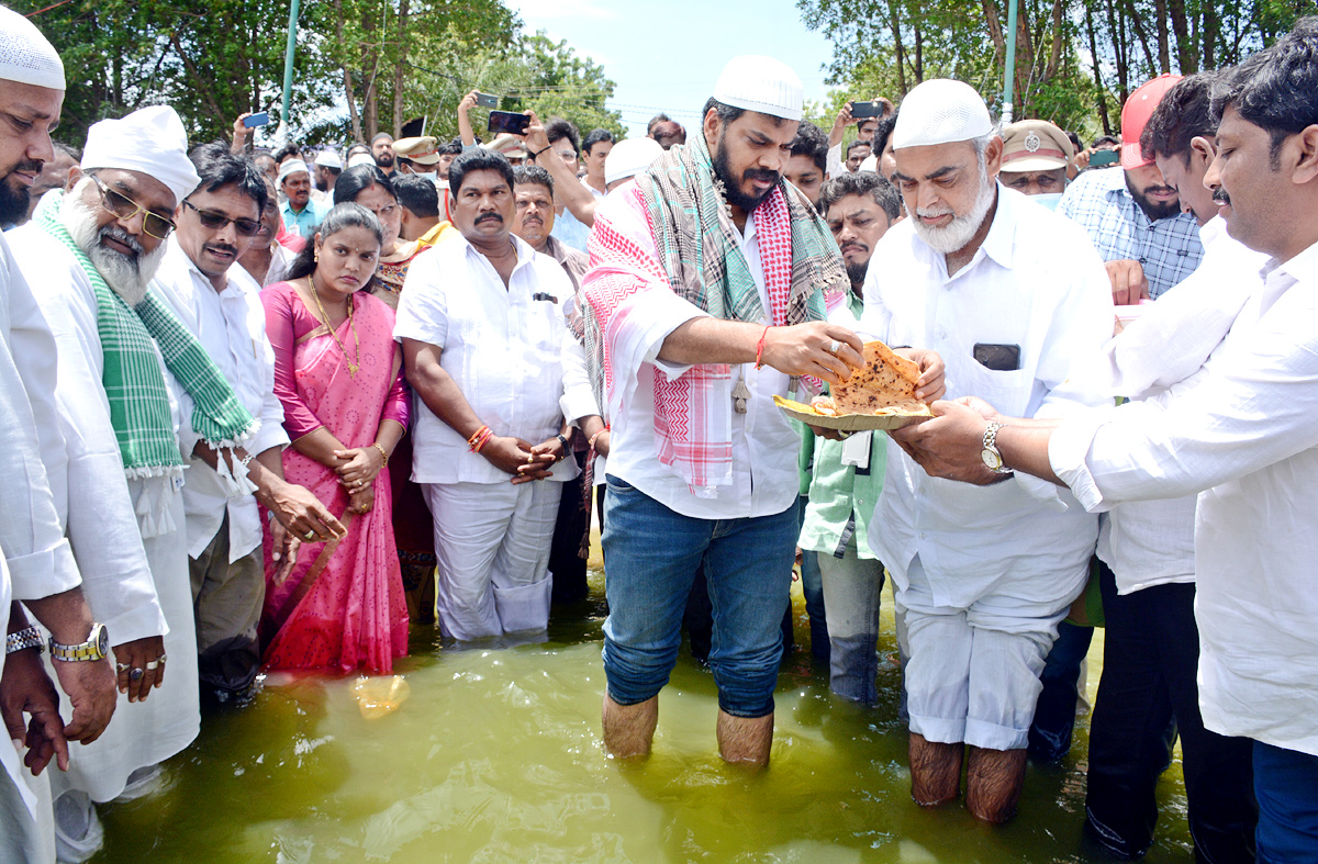 Roti Festival Celebrations Barashahid Dargah At Nellore  - Sakshi24