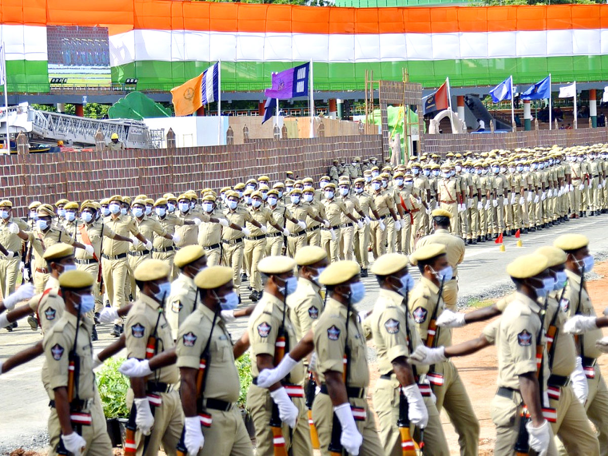 Independence Day Celebration Parade at Indira Gandhi Municipal Stadium in Vijayawada - Sakshi9