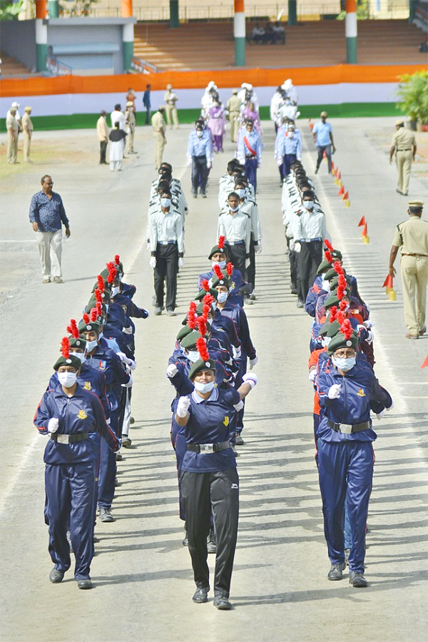 Independence Day Celebration Parade at Indira Gandhi Municipal Stadium in Vijayawada - Sakshi11