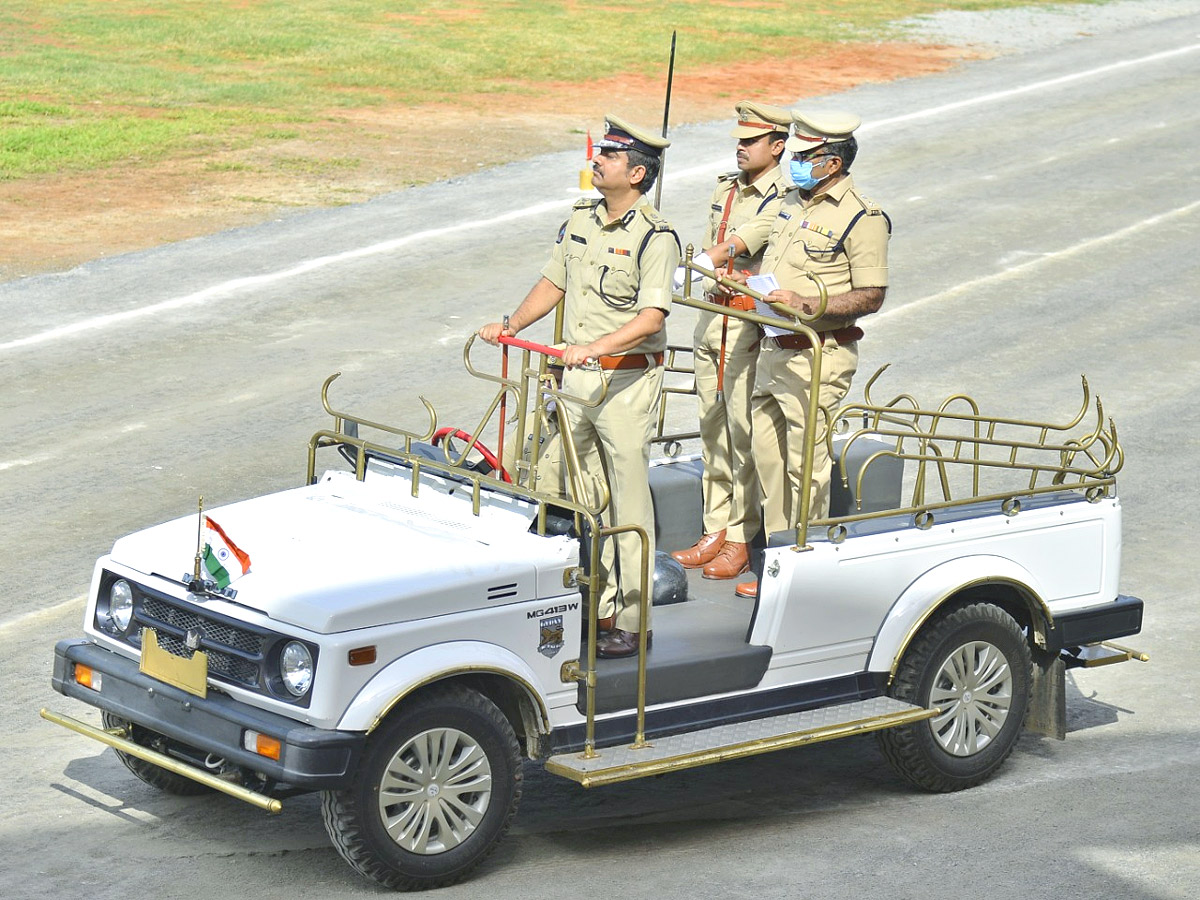 Independence Day Celebration Parade at Indira Gandhi Municipal Stadium in Vijayawada - Sakshi3