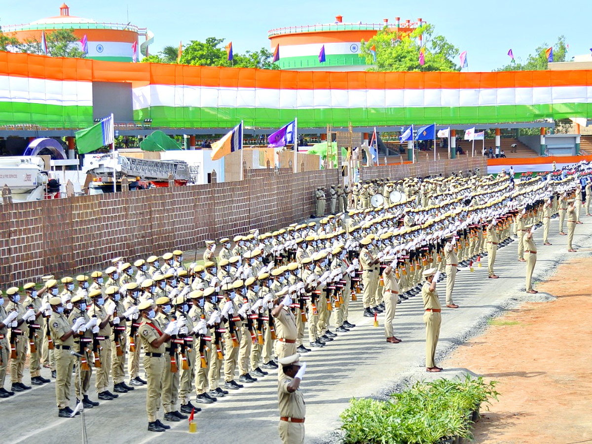 Independence Day Celebration Parade at Indira Gandhi Municipal Stadium in Vijayawada - Sakshi4