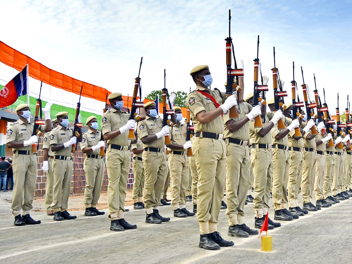 Independence Day Celebration Parade at Indira Gandhi Municipal Stadium in Vijayawada - Sakshi5