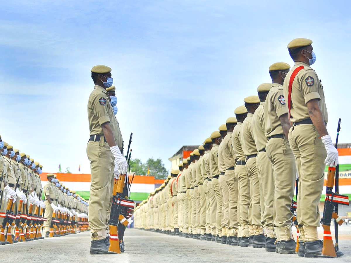 Independence Day Celebration Parade at Indira Gandhi Municipal Stadium in Vijayawada - Sakshi8