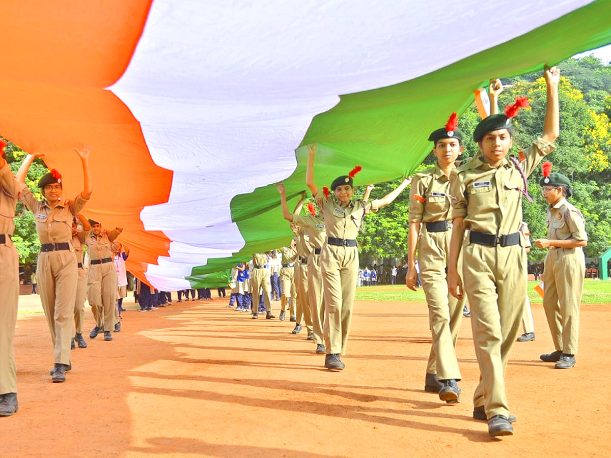 National Flag 1000 ft in meters in Vijayawada - Sakshi5