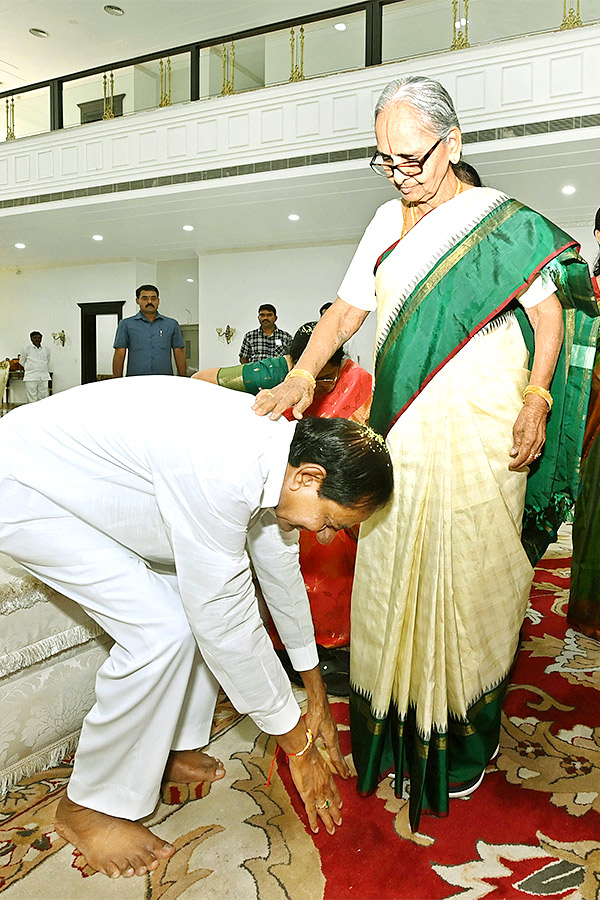 Telangana CM KCR celebrates special bond with Sisters Pics - Sakshi13