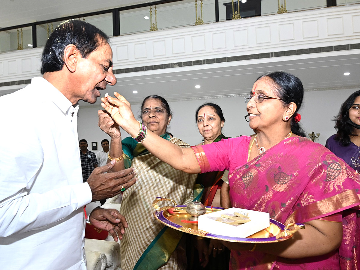 Telangana CM KCR celebrates special bond with Sisters Pics - Sakshi5