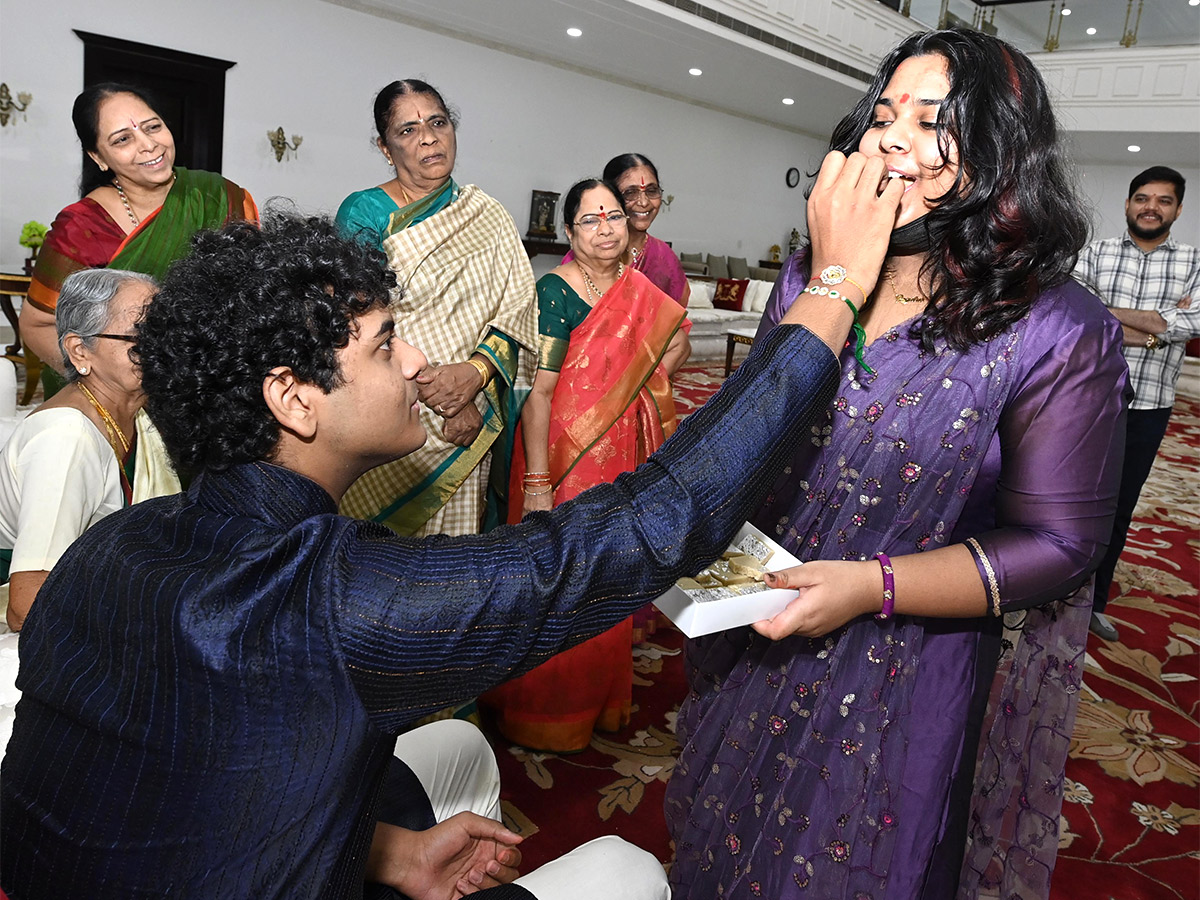 Telangana CM KCR celebrates special bond with Sisters Pics - Sakshi7