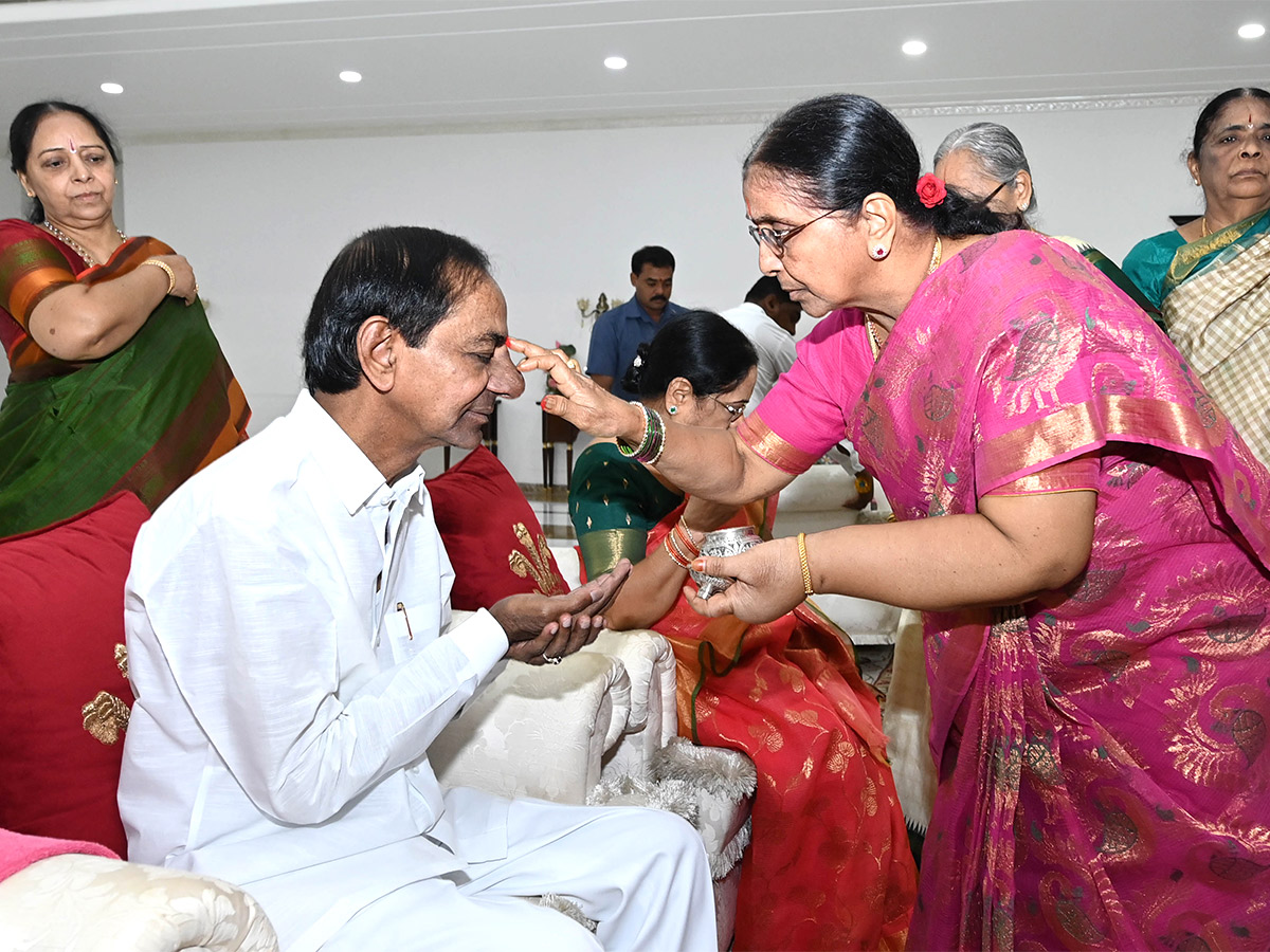 Telangana CM KCR celebrates special bond with Sisters Pics - Sakshi8