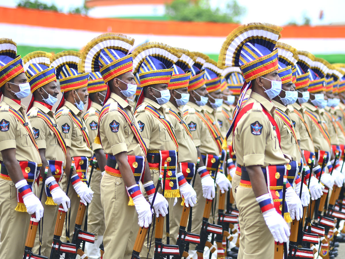 Independence Day Celebration Parade at Indira Gandhi Municipal Stadium Photos - Sakshi1