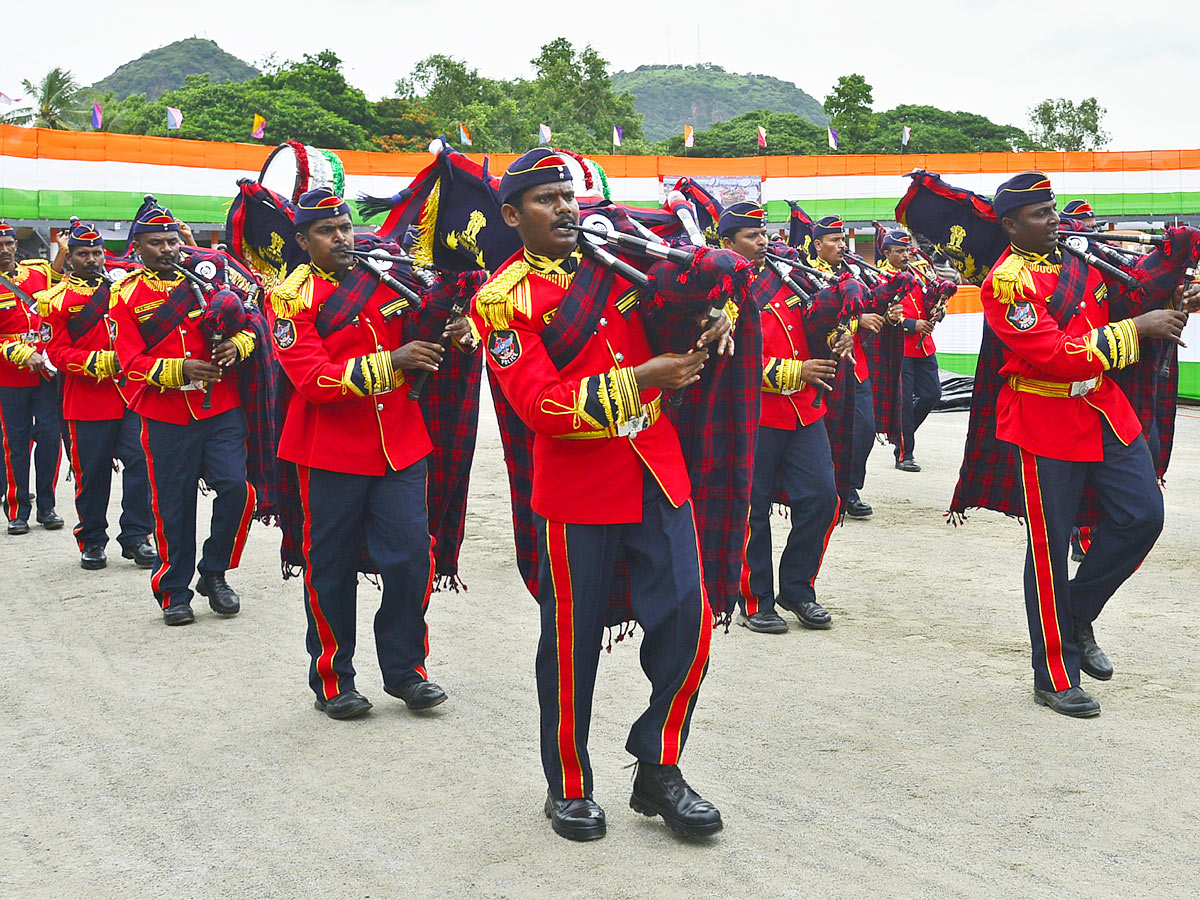 Independence Day Celebration Parade at Indira Gandhi Municipal Stadium Photos - Sakshi12