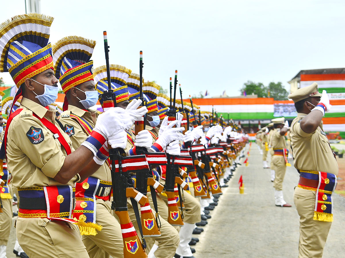 Independence Day Celebration Parade at Indira Gandhi Municipal Stadium Photos - Sakshi2