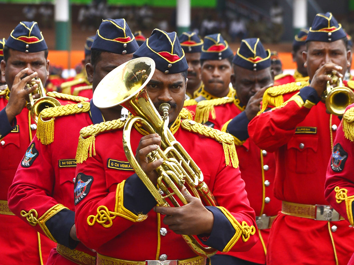 Independence Day Celebration Parade at Indira Gandhi Municipal Stadium Photos - Sakshi3