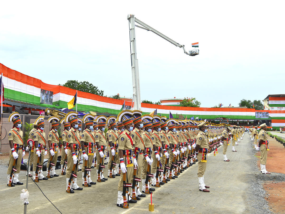 Independence Day Celebration Parade at Indira Gandhi Municipal Stadium Photos - Sakshi7