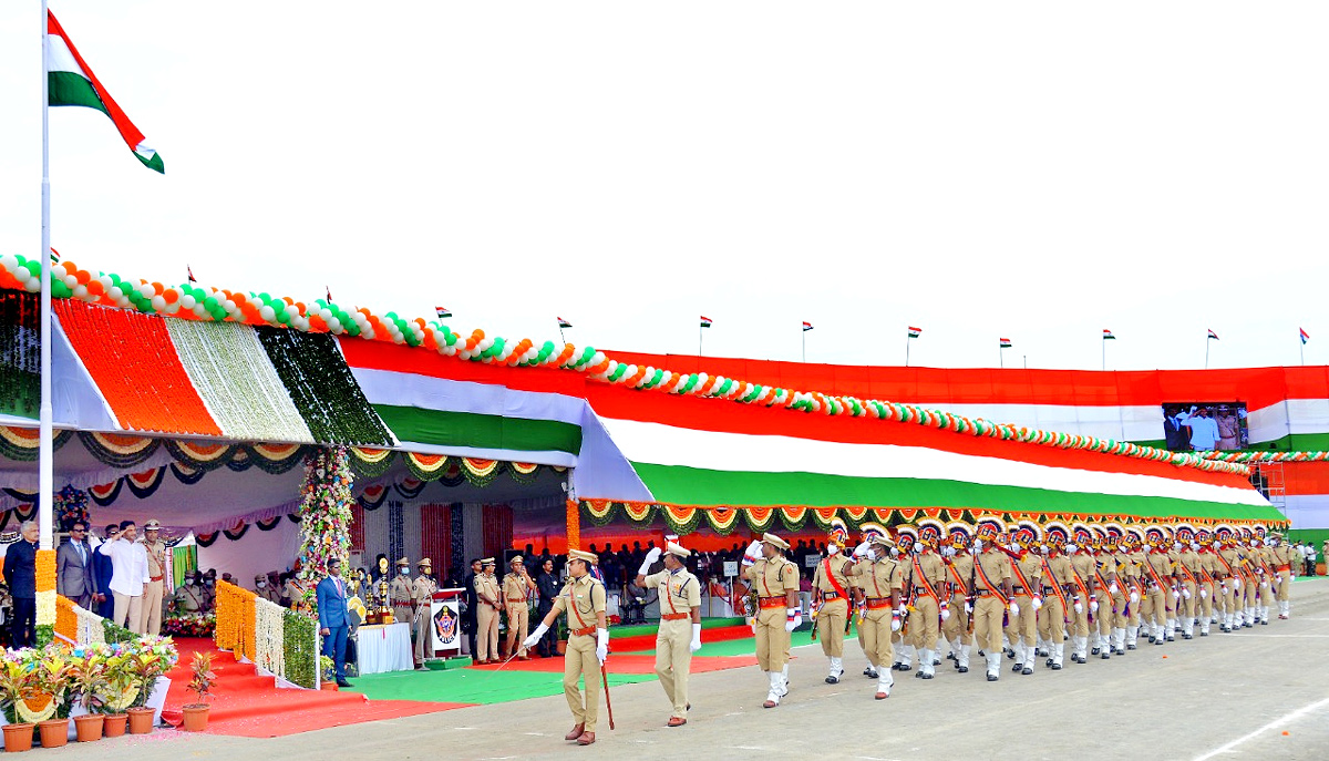 CM Jagan At AP Independence Day Celebration 2022 Photos - Sakshi20