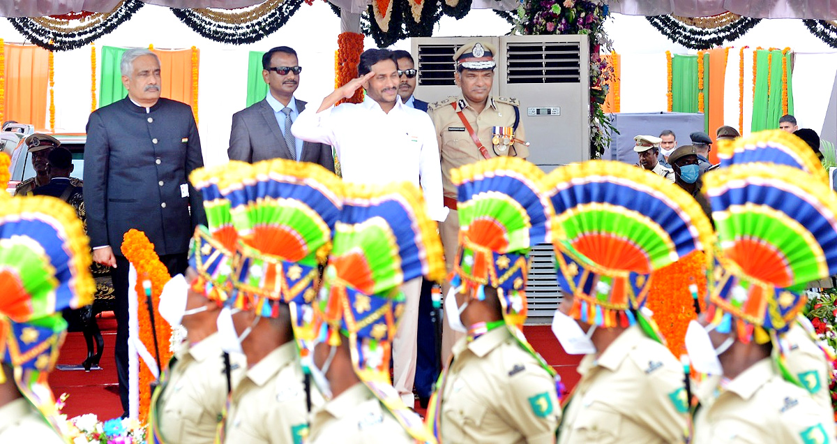 CM Jagan At AP Independence Day Celebration 2022 Photos - Sakshi21