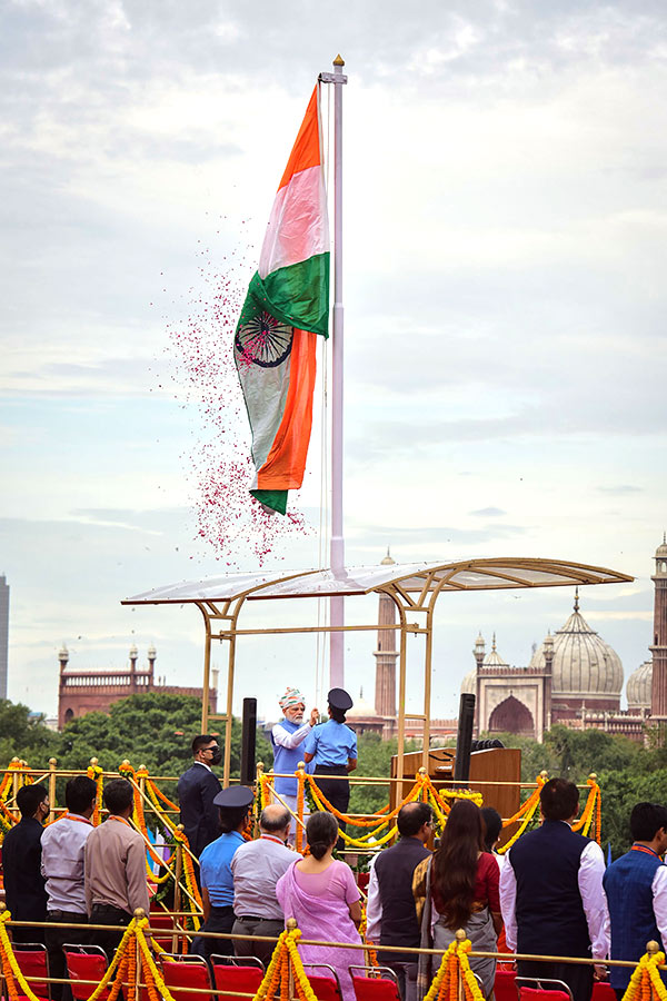 Independence Day 2022: PM Modi Hoists Flag At Red Fort Celebrations Photos - Sakshi24