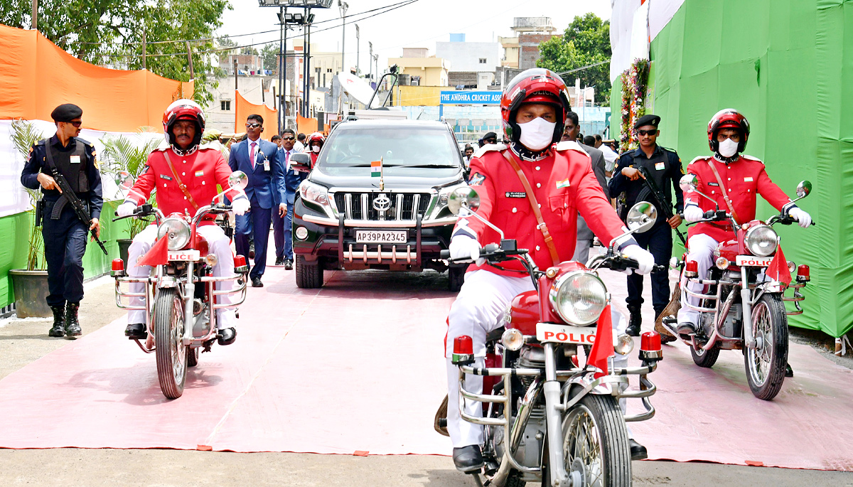 CM Jagan At AP Independence Day Celebration 2022 Photos - Sakshi47