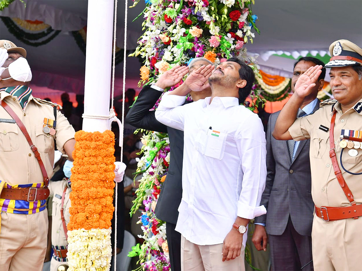 CM Jagan At AP Independence Day Celebration 2022 Photos - Sakshi2