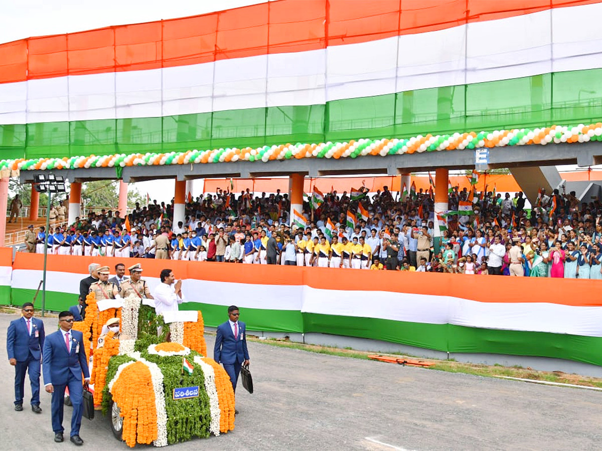 CM Jagan At AP Independence Day Celebration 2022 Photos - Sakshi3