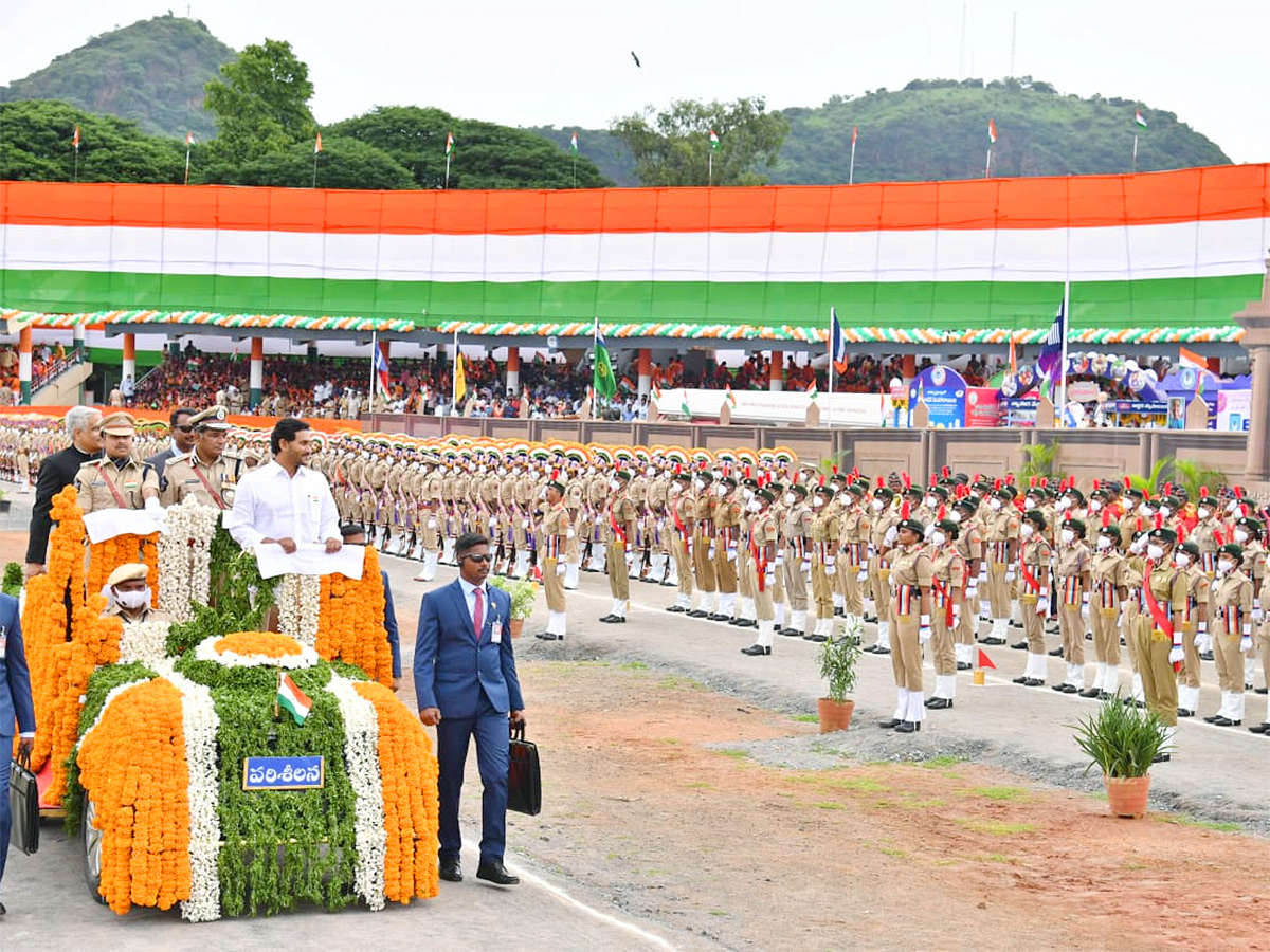 CM Jagan At AP Independence Day Celebration 2022 Photos - Sakshi11