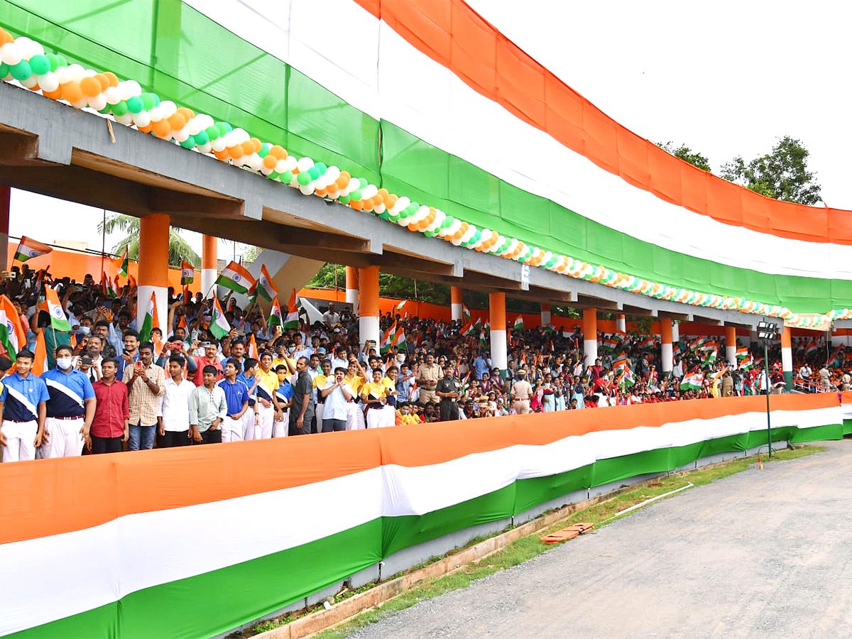 CM Jagan At AP Independence Day Celebration 2022 Photos - Sakshi14