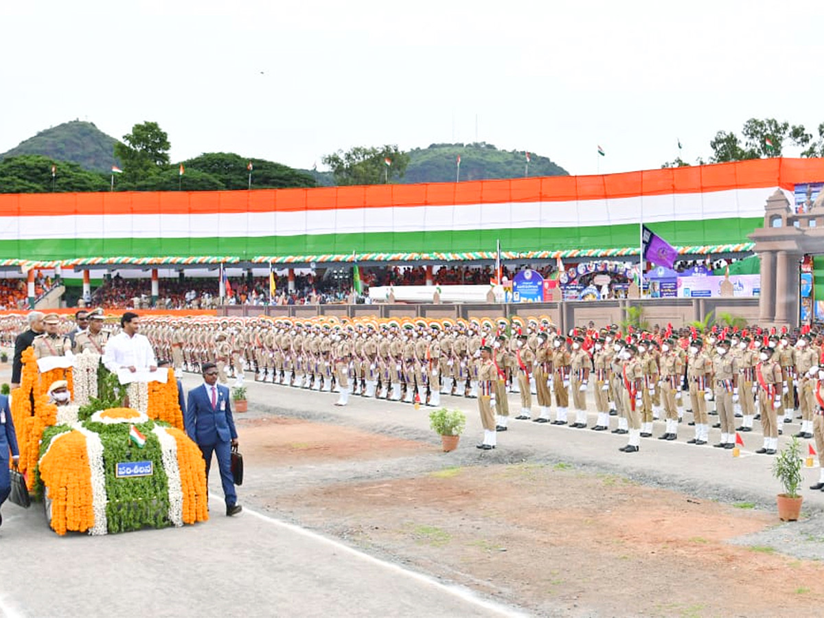 CM Jagan At AP Independence Day Celebration 2022 Photos - Sakshi16