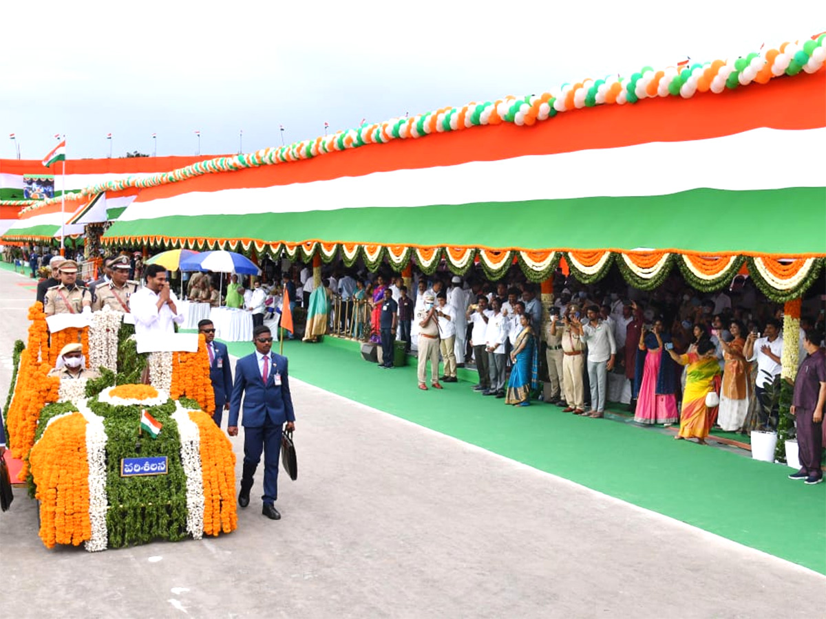 CM Jagan At AP Independence Day Celebration 2022 Photos - Sakshi17