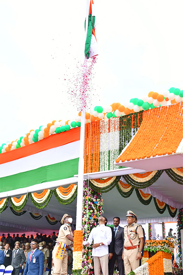 CM Jagan At AP Independence Day Celebration 2022 Photos - Sakshi27