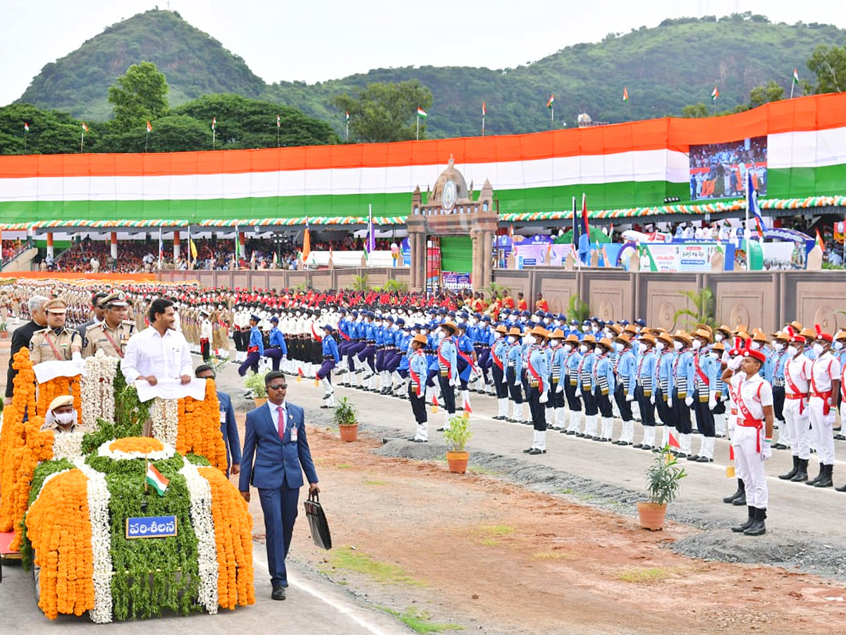 CM Jagan At AP Independence Day Celebration 2022 Photos - Sakshi5