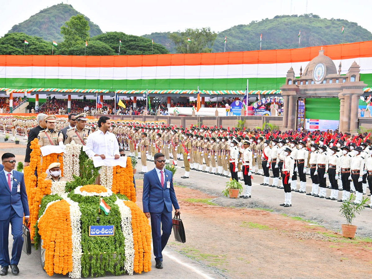 CM Jagan At AP Independence Day Celebration 2022 Photos - Sakshi8