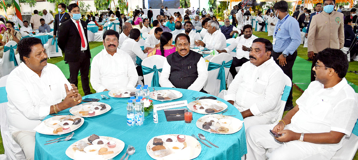 Governor Biswabhusan And AP CM Jagan Participates in At Home Event - Sakshi4