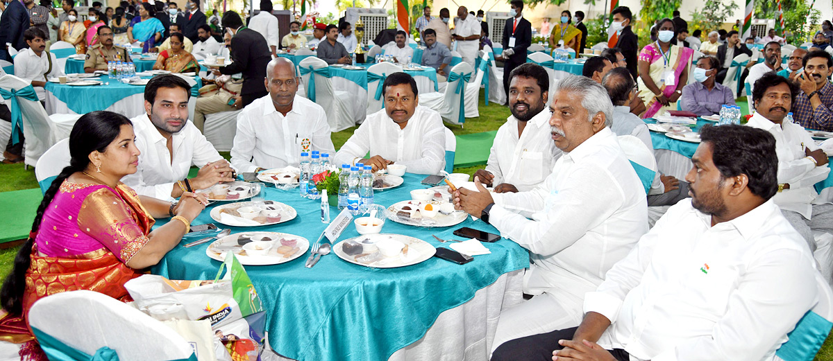 Governor Biswabhusan And AP CM Jagan Participates in At Home Event - Sakshi5