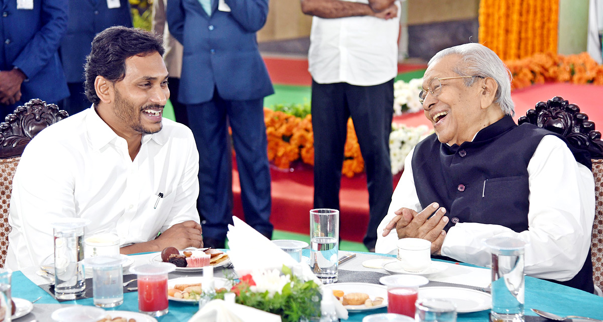 Governor Biswabhusan And AP CM Jagan Participates in At Home Event - Sakshi10